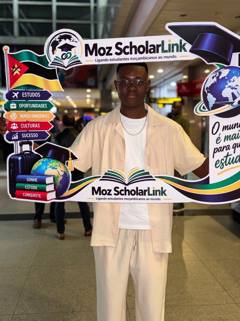 Estudante pronto para viajar com a Moz ScholarLink